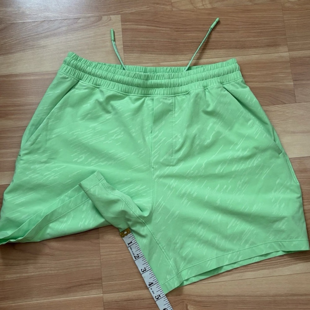 Lululemon • Men’s Pace Breaker 5” Linerless Reflective Athletic Shorts Small - Picture 11 of 11